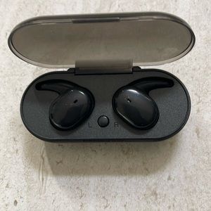 Black rechargeable earbuds